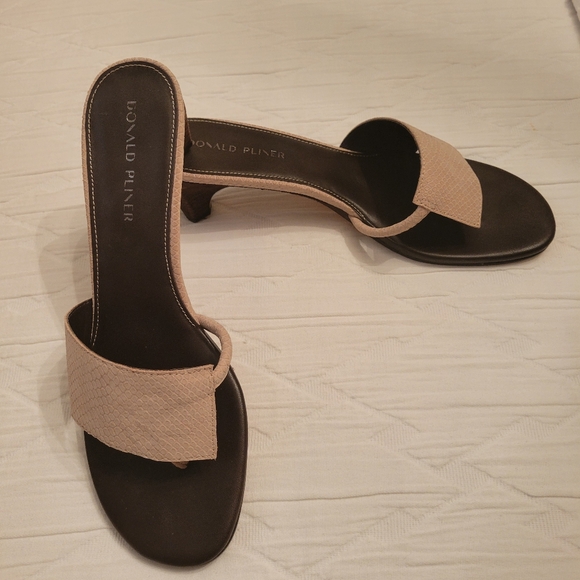 Donald J Pliner Vimm Sandal - Picture 11 of 12